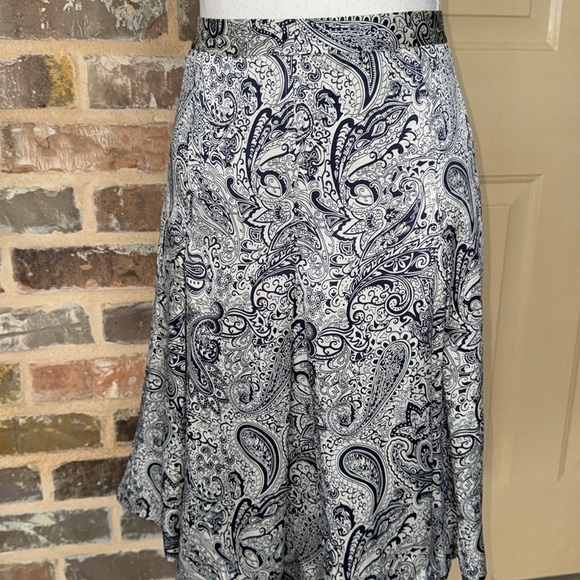 J Crew 100% Silk Navy & Ivory Paisley Pleated A-Line Midi Skirt Fully Lined Sz 6 - Picture 8 of 12